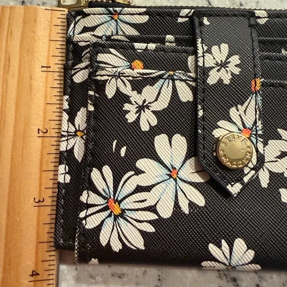 Steve Madden Floral Card Holder Wallet Black Daisy Print Zip Coin - Picture 5 of 8